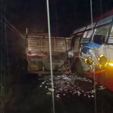 ಯಲ್ಲಾಪುರ ಬಳಿ ಭೀಕರ ಅಪಘಾತ, ನಿಂತಿದ್ದ ಲಾರಿಗೆ ಬಸ್ ಡಿಕ್ಕಿ, ಮೂವರು ಸ್ಥಳದಲ್ಲೇ ಸಾವು, 7 ಜನರಿಗೆ ಗಂಭೀರ ಗಾಯ..!