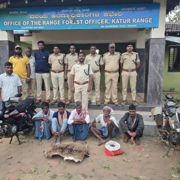 ಕಾತೂರು ಅರಣ್ಯಾಧಿಕಾರಿಗಳ ಭರ್ಜರಿ ದಾಳಿ, ಜಿಂಕೆ ಚರ್ಮ, ಕಾಡು ಹಂದಿ ಮಾಂಸ ಸಾಗಿಸುತ್ತಿದ್ದ ಐವರು ಅಂದರ್..! ಕಾತೂರು ಅರಣ್ಯಾಧಿಕಾರಿಗಳ ಭರ್ಜರಿ ದಾಳಿ, ಜಿಂಕೆ ಚರ್ಮ, ಕಾಡು ಹಂದಿ ಮಾಂಸ ಸಾಗಿಸುತ್ತಿದ್ದ ಐವರು ಅಂದರ್..!