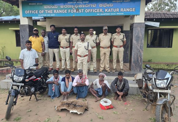 ಕಾತೂರು ಅರಣ್ಯಾಧಿಕಾರಿಗಳ ಭರ್ಜರಿ ದಾಳಿ, ಜಿಂಕೆ ಚರ್ಮ, ಕಾಡು ಹಂದಿ ಮಾಂಸ ಸಾಗಿಸುತ್ತಿದ್ದ ಐವರು ಅಂದರ್..!
