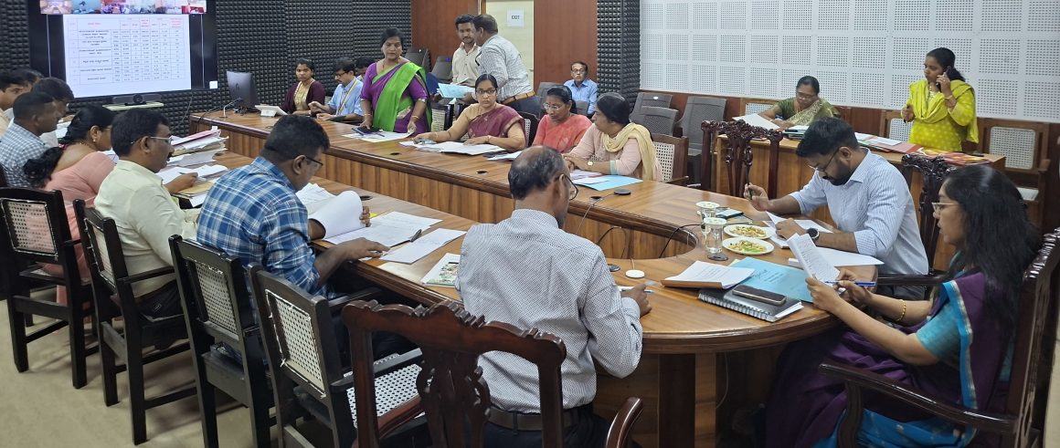 ಪೌರಕಾರ್ಮಿಕರಿಗೆ ಆದ್ಯತೆಯಲ್ಲಿ ಮನೆಗಳನ್ನು ಒದಗಿಸಿ: ಜಿಲ್ಲಾಧಿಕಾರಿ ಲಕ್ಷ್ಮೀಪ್ರಿಯ ಸೂಚನೆ..!