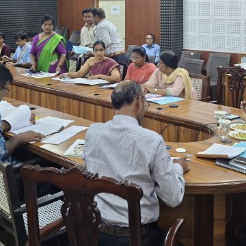 ಪೌರಕಾರ್ಮಿಕರಿಗೆ ಆದ್ಯತೆಯಲ್ಲಿ ಮನೆಗಳನ್ನು ಒದಗಿಸಿ: ಜಿಲ್ಲಾಧಿಕಾರಿ ಲಕ್ಷ್ಮೀಪ್ರಿಯ ಸೂಚನೆ..!