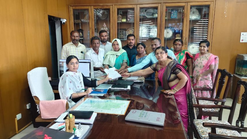 ಸಮರ್ಪಕ ಆರೋಗ್ಯ ಸೇವೆಗೆ ಆಗ್ರಹಿಸಿ ಮನವಿ, ಜನ ವೇದಿಕೆಯಿಂದ ಕಾರವಾರ ಡಿಸಿ ಹಾಗೂ ಡಿಹೆಚ್ಓ ಗೆ ಮನವಿ..! ಸಮರ್ಪಕ ಆರೋಗ್ಯ ಸೇವೆಗೆ ಆಗ್ರಹಿಸಿ ಮನವಿ, ಜನ ವೇದಿಕೆಯಿಂದ ಕಾರವಾರ ಡಿಸಿ ಹಾಗೂ ಡಿಹೆಚ್ಓ ಗೆ ಮನವಿ..!