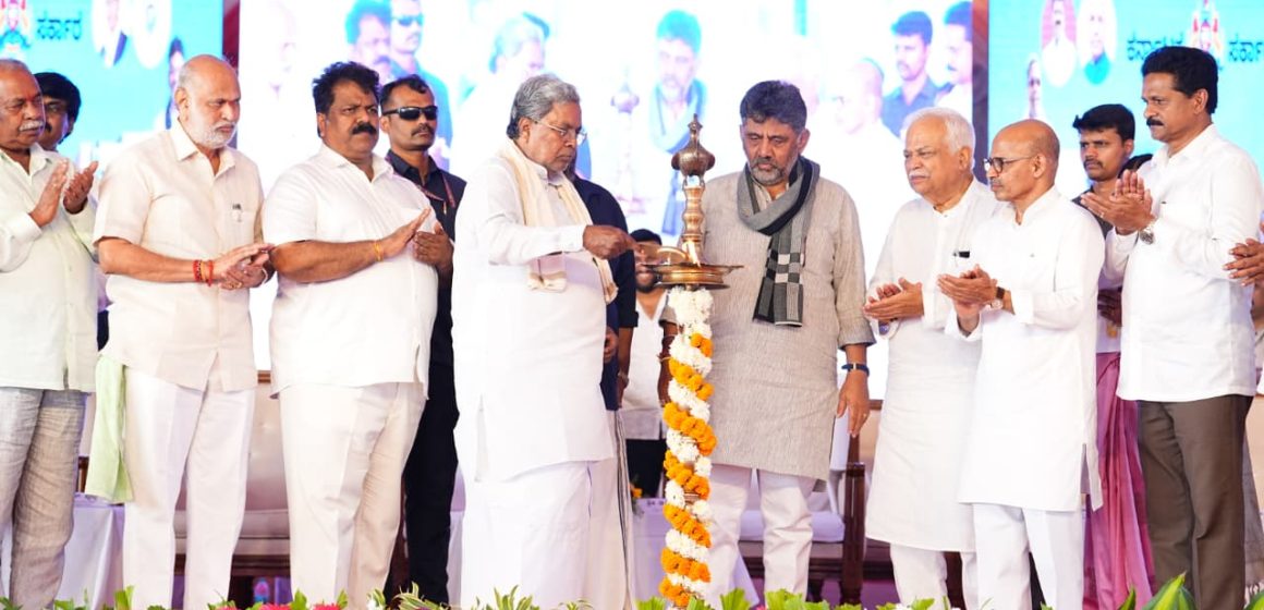 ಉತ್ತರ ಕನ್ನಡ ಜಿಲ್ಲೆಯಲ್ಲಿ ಸಿಎಂ ಸಿದ್ದರಾಮಯ್ಯ, ಡಿಸಿಎಂ ಡಿಕೆ ಶಿವಕುಮಾರ್ ಪ್ರವಾಸ, ಅಷ್ಟಕ್ಕೂ,ಏನೇನು ಘೋಷಣೆ ಮಾಡಿದ್ರು..? ಉತ್ತರ ಕನ್ನಡ ಜಿಲ್ಲೆಯಲ್ಲಿ ಸಿಎಂ ಸಿದ್ದರಾಮಯ್ಯ, ಡಿಸಿಎಂ ಡಿಕೆ ಶಿವಕುಮಾರ್ ಪ್ರವಾಸ, ಅಷ್ಟಕ್ಕೂ,ಏನೇನು ಘೋಷಣೆ ಮಾಡಿದ್ರು..?