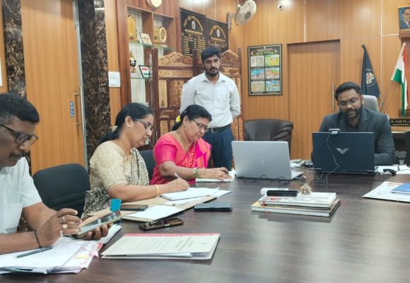 ಎಸ್.ಎಸ್.ಎಲ್.ಸಿ ಪರೀಕ್ಷೆ: ವಿದ್ಯಾರ್ಥಿಗಳೊಂದಿಗೆ ಸಂವಾದ ನಡೆಸಿ,ಪರೀಕ್ಷೆಗೆ ಪ್ರೇರಣೆ ನೀಡಿದ ಜಿ.ಪಂ. ಸಿ.ಇ.ಓ. ಡಾ.ದಿಲೀಷ್ ಶಶಿ