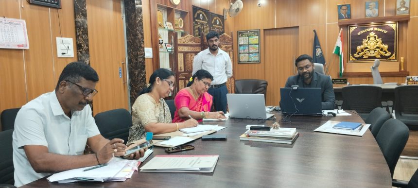 ಎಸ್.ಎಸ್.ಎಲ್.ಸಿ ಪರೀಕ್ಷೆ: ವಿದ್ಯಾರ್ಥಿಗಳೊಂದಿಗೆ ಸಂವಾದ ನಡೆಸಿ,ಪರೀಕ್ಷೆಗೆ ಪ್ರೇರಣೆ ನೀಡಿದ ಜಿ.ಪಂ. ಸಿ.ಇ.ಓ. ಡಾ.ದಿಲೀಷ್ ಶಶಿ ಎಸ್.ಎಸ್.ಎಲ್.ಸಿ ಪರೀಕ್ಷೆ: ವಿದ್ಯಾರ್ಥಿಗಳೊಂದಿಗೆ ಸಂವಾದ ನಡೆಸಿ,ಪರೀಕ್ಷೆಗೆ ಪ್ರೇರಣೆ ನೀಡಿದ ಜಿ.ಪಂ. ಸಿ.ಇ.ಓ. ಡಾ.ದಿಲೀಷ್ ಶಶಿ