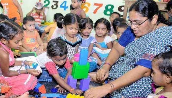 ಅಂಗನವಾಡಿ ಕಾರ್ಯಕರ್ತೆ, ಸಹಾಯಕಿ ಹುದ್ದೆ: ಮುಂಡಗೋಡ ಸೇರಿದಂತೆ ಹಲವು ತಾಲೂಕುಗಳ ತಾತ್ಕಾಲಿಕ ಆಯ್ಕೆ ಪಟ್ಟಿ ಪ್ರಕಟ