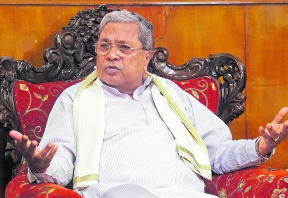 ಮುಖ್ಯಮಂತ್ರಿ ಸ್ಥಾನಕ್ಕೆ ಸಿದ್ದರಾಮಯ್ಯ ರಾಜೀನಾಮೆ..!