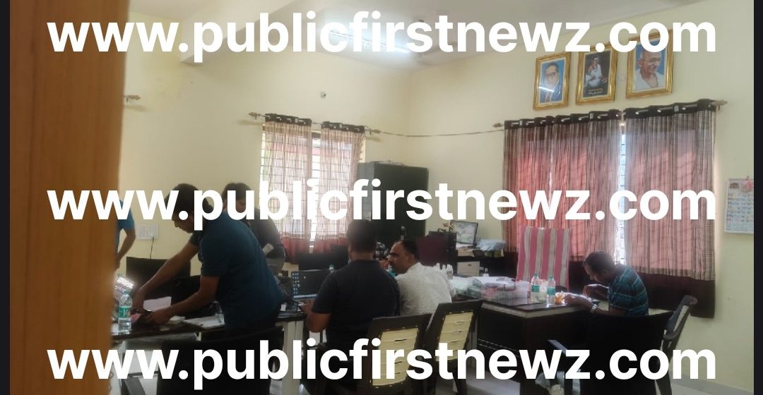 ಮುಂಡಗೋಡ ಹೆಸ್ಕಾಂ AEE ಧರ್ಮರಾಜ್ ಬೆಡಸಗಾಂವ್ ಲೋಕಾಯುಕ್ತ ಬಲೆಗೆ..! 65 ಸಾವಿರ ಲಂಚ ಪಡೆಯುತ್ತಿದ್ದಾಗಲೇ ರೆಡ್ ಹ್ಯಾಂಡ್ ಆಗಿ ಸಿಕ್ಕ ಅಧಿಕಾರಿ..!! ಮುಂಡಗೋಡ ಹೆಸ್ಕಾಂ AEE ಧರ್ಮರಾಜ್ ಬೆಡಸಗಾಂವ್ ಲೋಕಾಯುಕ್ತ ಬಲೆಗೆ..! 65 ಸಾವಿರ ಲಂಚ ಪಡೆಯುತ್ತಿದ್ದಾಗಲೇ ರೆಡ್ ಹ್ಯಾಂಡ್ ಆಗಿ ಸಿಕ್ಕ ಅಧಿಕಾರಿ..!!