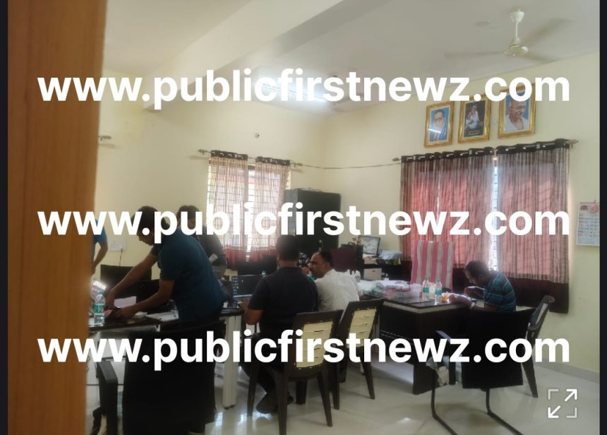 ಮುಂಡಗೋಡ ಹೆಸ್ಕಾಂ AEE ಧರ್ಮರಾಜ್ ಬೆಡಸಗಾಂವ್ ಲೋಕಾಯುಕ್ತ ಬಲೆಗೆ..! 65 ಸಾವಿರ ಲಂಚ ಪಡೆಯುತ್ತಿದ್ದಾಗಲೇ ರೆಡ್ ಹ್ಯಾಂಡ್ ಆಗಿ ಸಿಕ್ಕ ಅಧಿಕಾರಿ..!! ಮುಂಡಗೋಡ ಹೆಸ್ಕಾಂ AEE ಧರ್ಮರಾಜ್ ಬೆಡಸಗಾಂವ್ ಲೋಕಾಯುಕ್ತ ಬಲೆಗೆ..! 65 ಸಾವಿರ ಲಂಚ ಪಡೆಯುತ್ತಿದ್ದಾಗಲೇ ರೆಡ್ ಹ್ಯಾಂಡ್ ಆಗಿ ಸಿಕ್ಕ ಅಧಿಕಾರಿ..!!